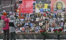 Quattro anni di guerra in Ucraina, il Cremlino: "Obiettivi non raggiunti, l'operazione continua".  Nuove sanzioni britanniche verso Mosca - Foto 