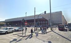  21 tra poliziotti e carabinieri rubavano borse, intimo e profumi alla stazione di Termini: truffa da 184mila euro