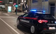 Scappa alla vista dei carabinieri che poi aggredisce: arrestato 33 enne