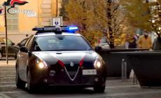 Ha il braccialetto elettronico ma evade dai domiciliari: i carabinieri lo trovano al bar e bloccano la sua fuga in bici