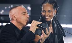 Sanremo: 9,5 milioni di spettatori, share al 60,6% per la terza serata del Festival. Picchi con la Pausini in giallo e Alicia Keys 