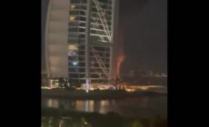 Un drone iraniano colpisce il Burj Al Arab, hotel simbolo di Dubai. Scoppia un incendio