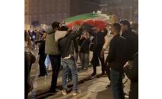 Come in tante piazze del mondo, anche a Parma molti iraniani hanno festeggiato in piazza Garibaldi la morte di Khamenei - Video