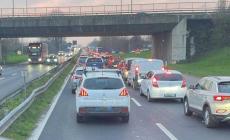 Camion fermo in tangenziale: coda di 2 chilometri tra via Europa e via San Leonardo (direzione Piacenza)