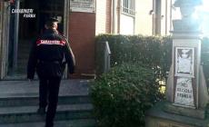 Fidenza, notte di follia fuori dalla caserma: 18enne tenta l'irruzione e aggredisce i militari. Arrestato 