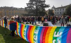 Anche Parma dice: "No alla guerra, s&igrave; al disarmo" tra bandiere arcobaleno e slogan - Foto