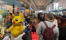 Mercanteinfiera, su il sipario: i visitatori iniziano il loro viaggio nel tempo e nel design  