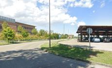 Auto si ribalta a Fidenza, conducente incastrato