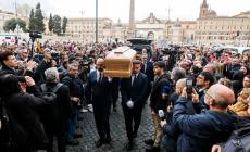 Fiori bianchi e La lontananza di Modugno: l'addio a Enrica Bonaccorti - Foto