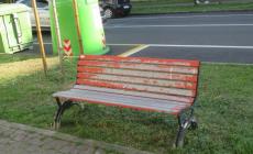 Panchina ripulita in via Picasso, "Grazie Gazzetta"