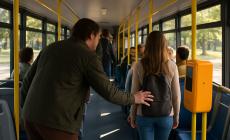 Molesta una 16enne sul bus a Reggio Emilia, poi qualcuno usa lo spray urticante