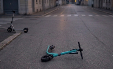 Scontro auto-monopattino, feriti due bambini di 10 anni