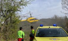 Colpito da un ramo mentre lavora nel bosco: grave 25enne 