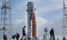 Luna, conto alla rovescia e ultimi preparativi per la missione Artemis II: quattro astronauti andranno in orbita. Accordo fra Nasa e Italia
