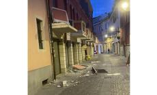 Borgo Fornovo, camioncino distrugge un balcone