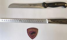 Allarme in via Venezia: aggredisce gli agenti e nasconde due coltelli. Arrestato un 28enne 
