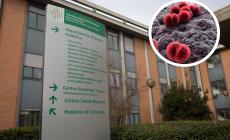 Prognosi ancora riservata ma in miglioramento il giovane positivo alla meningite. Profilassi per 160 persone in tre giorni