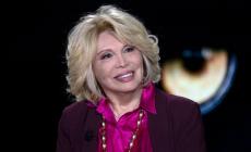 Amanda Lear si confessa: "Dal&igrave; era impotente. Bowie? Non mi piaceva molto"