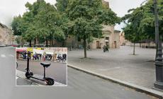 Si schianta in monopattino contro un'auto parcheggiata in piazzale Picelli: 23enne al Maggiore 