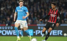 Politano risolve il big match col Milan: Napoli secondo. Inter a +7 Risultati e classifica