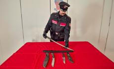 In auto ha una katana di 75 centimetri: denunciato