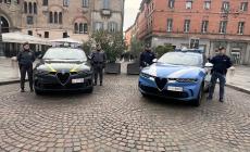 Spaccia droga in zona Pilotta: inseguito dalla Finanza, trova la Festa della Polizia. E gli agenti arrestano un 23enne in via Melloni