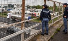 Un 23enne iraniano minaccia di gesto estremo sul cavalcavia di via Paradigna: salvato dalle Volanti