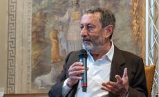 Michele Serra a 1728 Gazzetta Incontra. "Cambia il modo di informarsi, non il bisogno di essere chiari" 