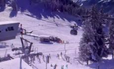 Cabinovia si schianta in Tirolo: 4 feriti gravi.  L&rsquo;impianto &egrave; fermo, ecco le cabine immobili appese al cavo - Video