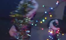 "Il Comune non &egrave; in grado di tenere pulita la citt&agrave;". E Vignali addobba il cumulo di rifiuti - Video