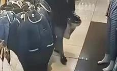 Si apre voragine in un negozio: cliente sprofonda al piano di sotto. Illesa - Video