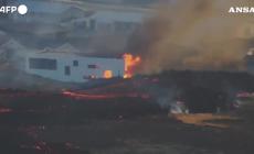Islanda, la cittadina di Grindavik assediata dalla lava - Video