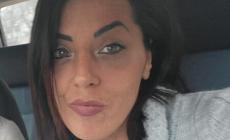 Morta dopo un intevento estetico al seno in casa, autopsia: "Molto silicone nel sangue"