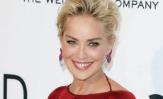 Sharon Stone: "Sono su Tinder con il mio vero nome. E  quest'anno mi voglio innamorare"