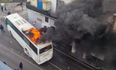 Pagani, il bus dei tifosi della Casertana dato alle fiamme