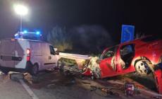 Taranto, auto contro un furgone: muoiono tre donne