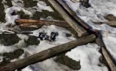 I vandali sul Montagnana. Ma due alpini "regalano" subito una nuova staccionata - Video