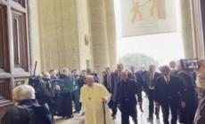 Assisi, Papa Francesco arriva nella basilica di Santa Maria degli Angeli