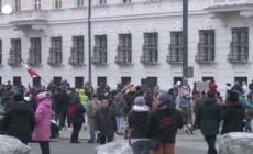 Proteste a Vienna dopo l'introduzione del lockdown per i non vaccinati