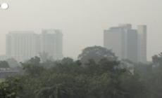 India, lo smog soffoca New Delhi: il governo chiude le scuole