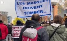 L'Europa contro lo violenze dei no vax, l'ira del premier olandese Mark Rutte: "Sono degli idioti"