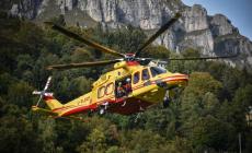 Finisce con l'auto contro un muro: neopatentato 18enne in Rianimazione