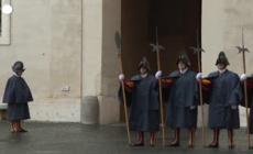 Il presidente Macron in Vaticano per l'udienza dal Papa
