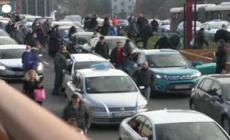 Serbia, centinaia di ambientalisti bloccano l'autostrada a Belgrado
