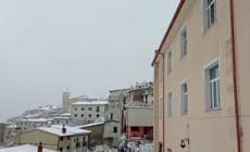 Nevicata a Barrea, il Parco Nazionale d'Abruzzo imbiancato