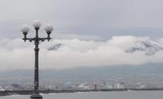 Maltempo, pioggia e freddo a Napoli: prima neve sul Vesuvio