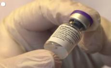 Covid, Pfizer evoca richiami annuali delle vaccinazioni