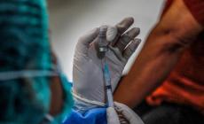 Vaccini, l'Iss: Dopo 5 mesi la protezione dai contagi cala al 30,1%"