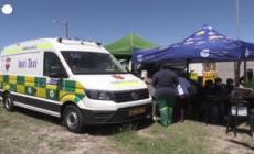 Citta' del Capo, un "Vaxi-taxi" propone un servizio di vaccinazione mobile alla gente del posto