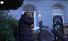 Party di Natale, Allegra Stratton si dimette in lacrime: "Scusate"
